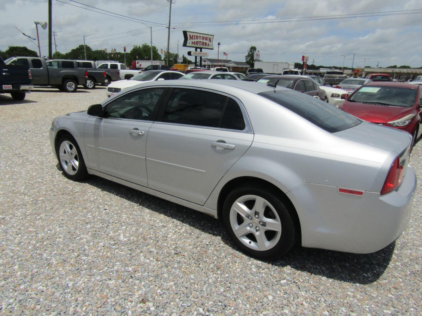 2011 Silver /Gray Chevrolet Malibu LS (1G1ZB5E11BF) with an 2.4L L4 DOHC 16V engine, Automatic transmission, located at 15016 S Hwy 231, Midland City, AL, 36350, (334) 983-3001, 31.306210, -85.495277 - Photo#5